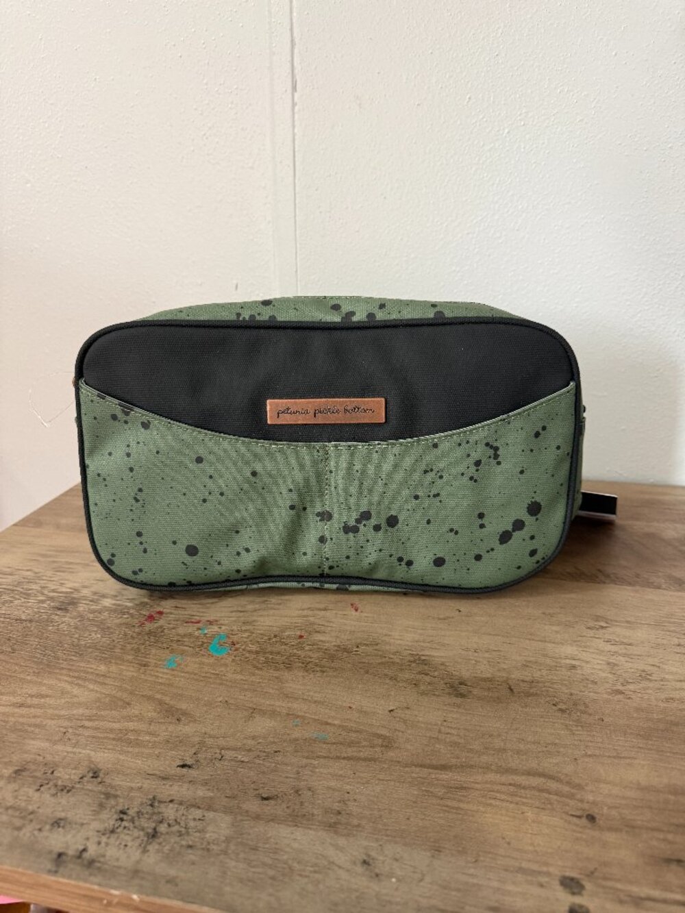 👜 Petunia Pickle Bottom Companion Clutch Olive Paint Splatter NWT